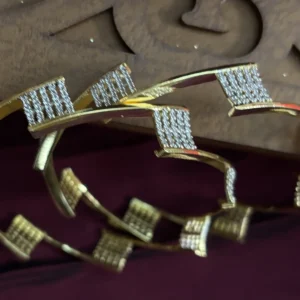Triangel Bangles